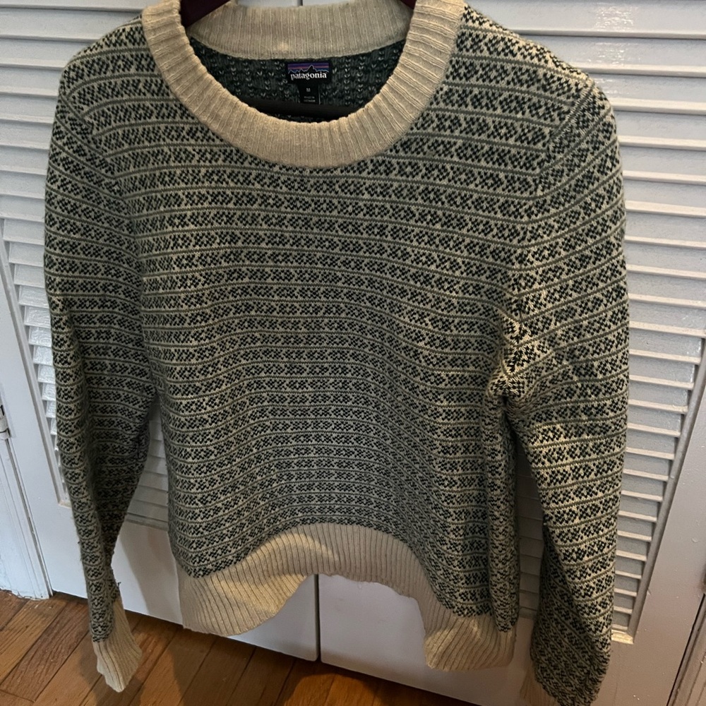 Patagonia Women's Sweater in Olive and Ivory